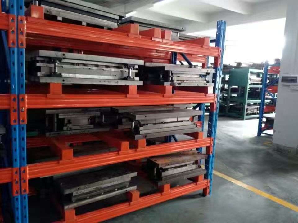 heavy duty rack with up cross beam to store the molds